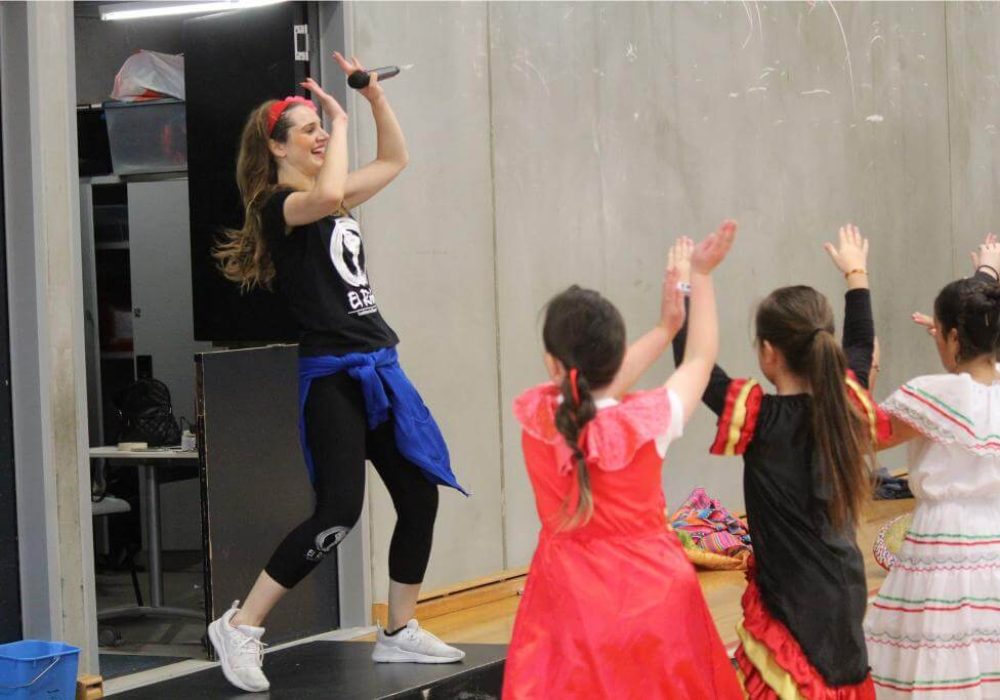 Dancing with Miss Val - In-School Programs -Carusel(3)