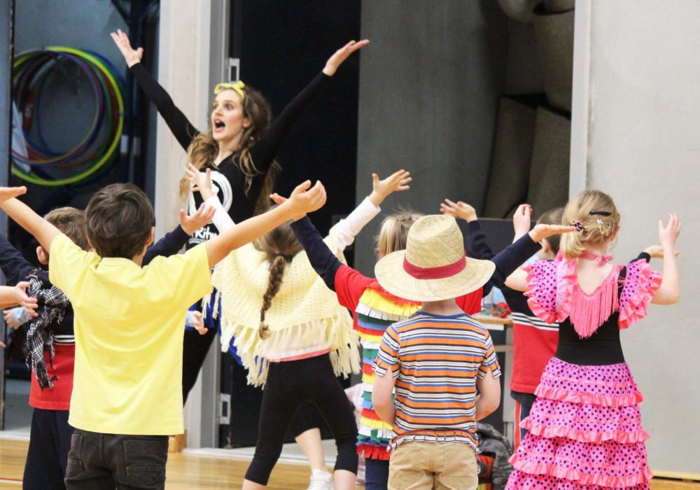 Dancing with Miss Val - In-School Programs -Carusel(4)